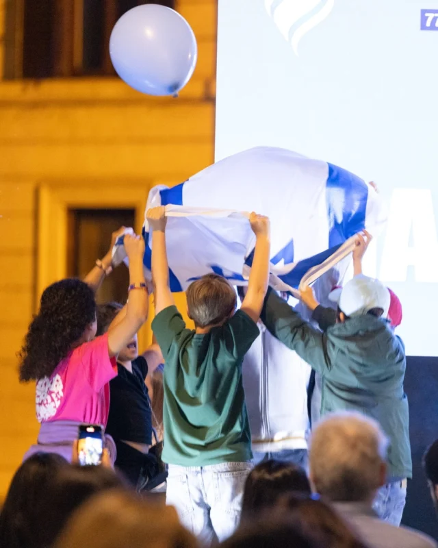 I festeggiamenti di Yom Ha’Atzmaut a Roma 🤍💙

#yomhaatzmaut #israele #israel77 #amisraelchai #romaebraica #comunitaebraicadiroma